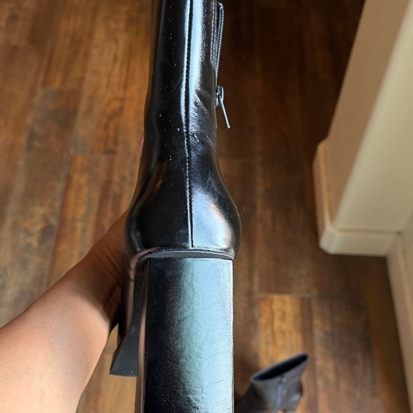 Elegant Black Women's Boots - Picture 9 of 12